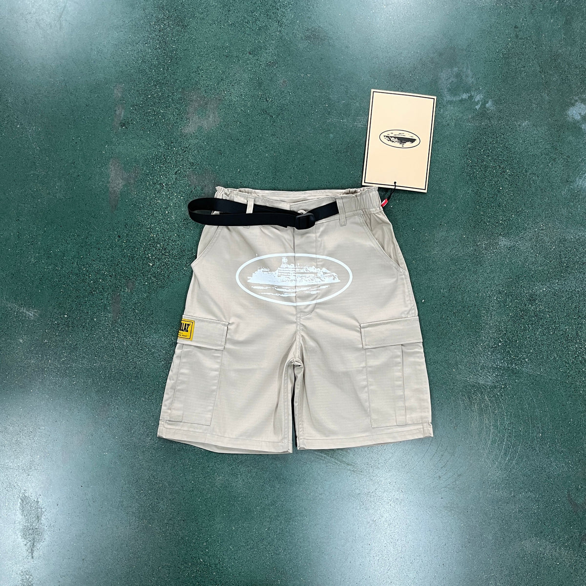 "alcatraz" cargo shorts beige